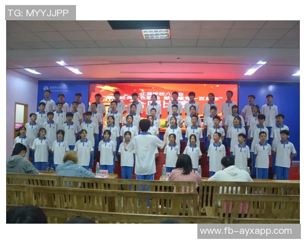 库利巴利和盖耶将队长袖标传递给马内共同庆祝首个奖杯的温馨时刻 库利巴利和盖耶将队长袖标传递给马内共同庆祝首个奖杯的温馨时刻